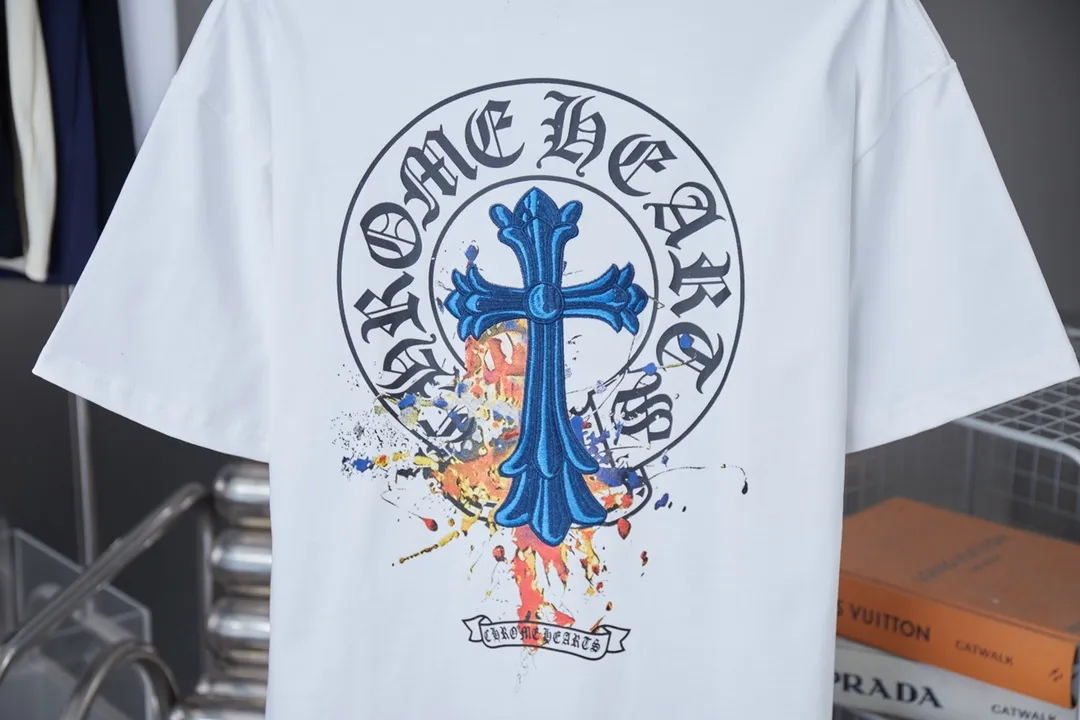 🅿️200 Ch*ome Hearte 25SS early spring new style Contrast color embroidery Crow heart cross short sleeve Light luxury essential item for daily commuting for men and women Correct version Welcome to compare Detailed features · 320g 100% pure cotton double yarn jersey fabric · Custom dyed in the same cylinder, special thickened 32 pieces double-strand 1X1 thread · Imported Tajima machine embroidery tatami embroidery · Digital direct printing logo pattern · Double-needle stitching and cross-seam technology · Original main mark, washed tag, brand moisture-proof paper packaging Color: black/white/pink Size: S/M/L/XL
